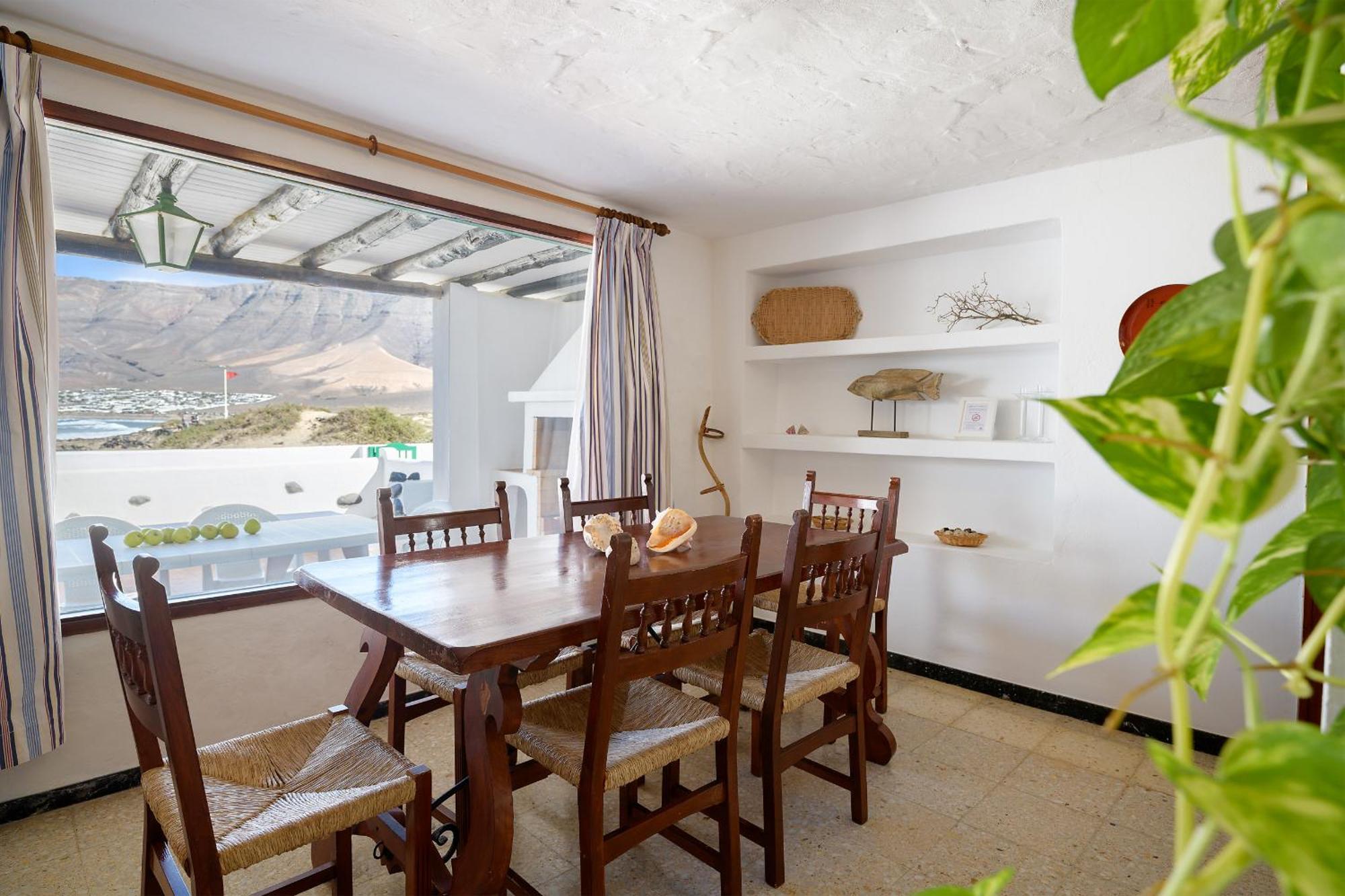Famara Caracolillos, La Casa Exterior foto